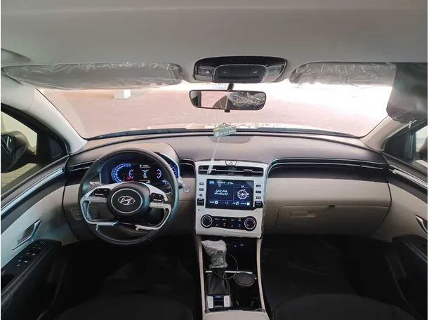 Car image 13