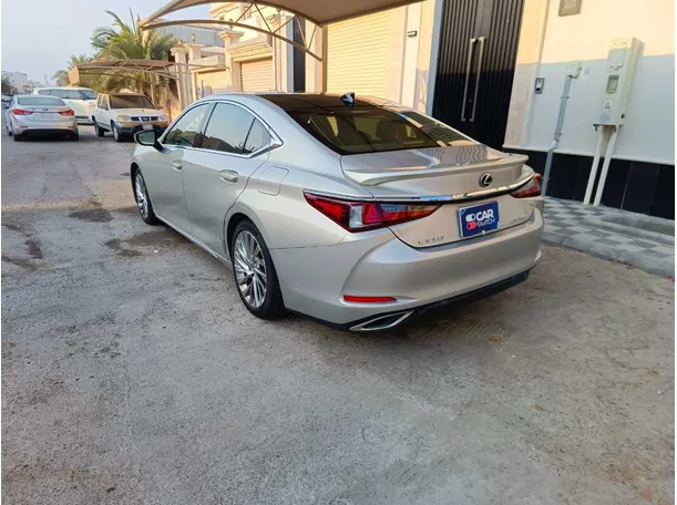 Car image 7
