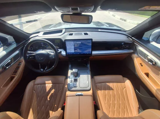 Car image 14