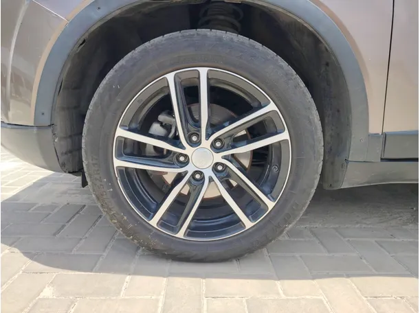 Car image 9