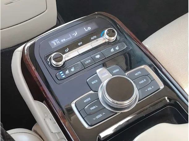 Car image 38