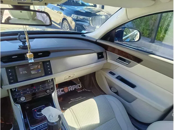 Car image 35