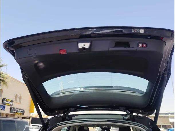 Car image 25