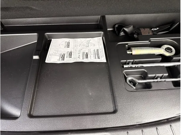 Car image 27