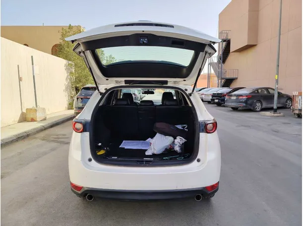 Car image 18