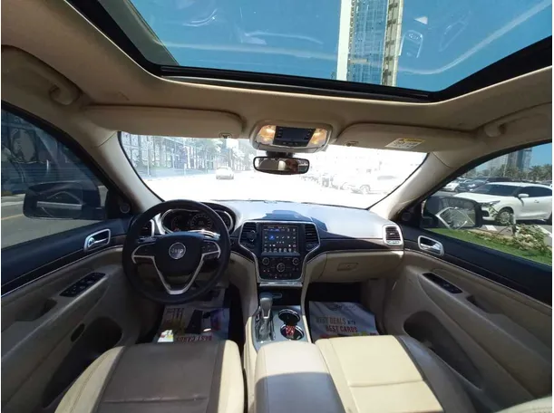 Car image 17