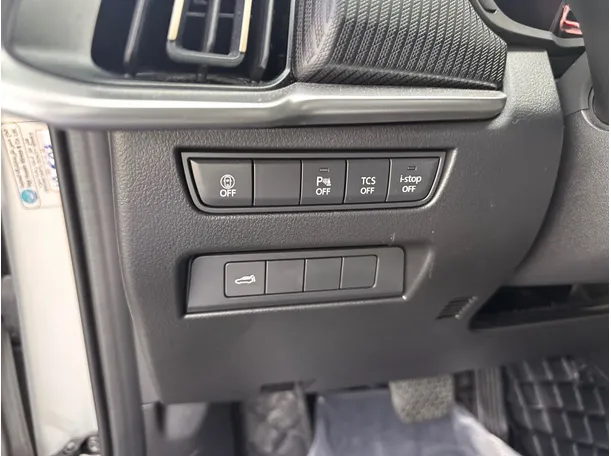 Car image 26