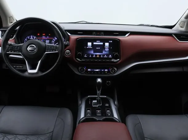 Car image 14