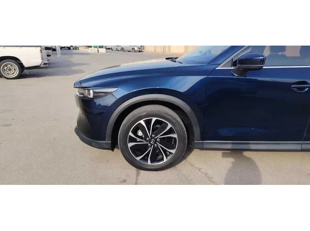 Car image 9