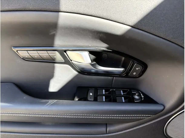 Car image 26