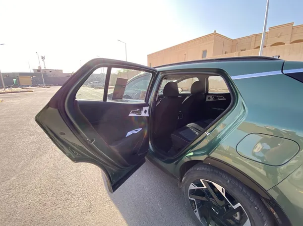 Car image 12