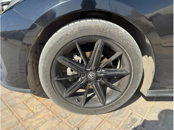 Car image 9