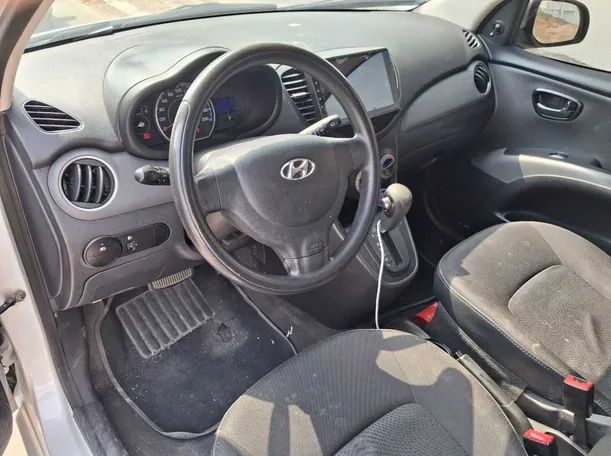 Car image 11