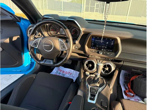 Car image 17
