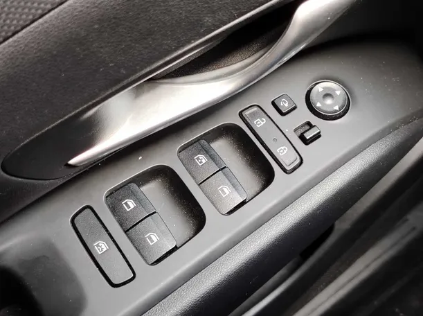 Car image 28