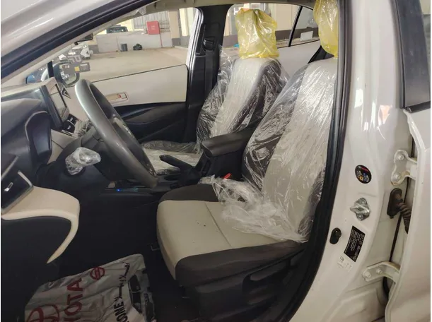 Car image 14