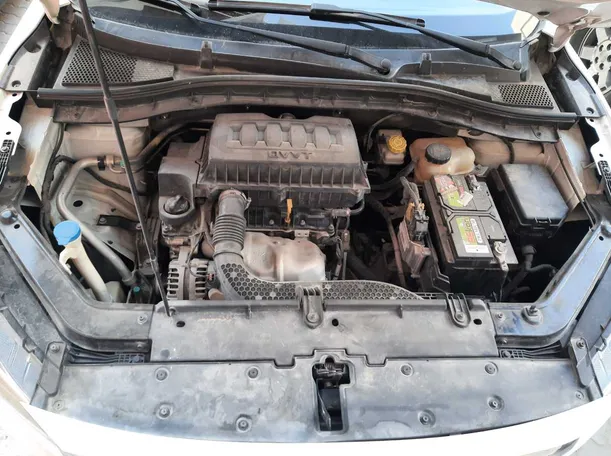 Car image 19