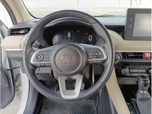 Car image 17