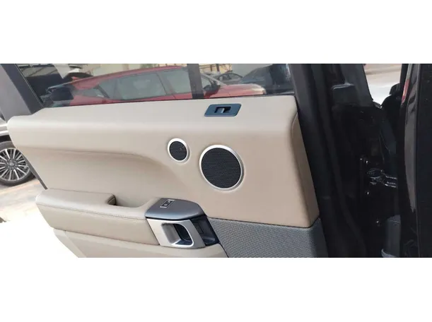 Car image 30