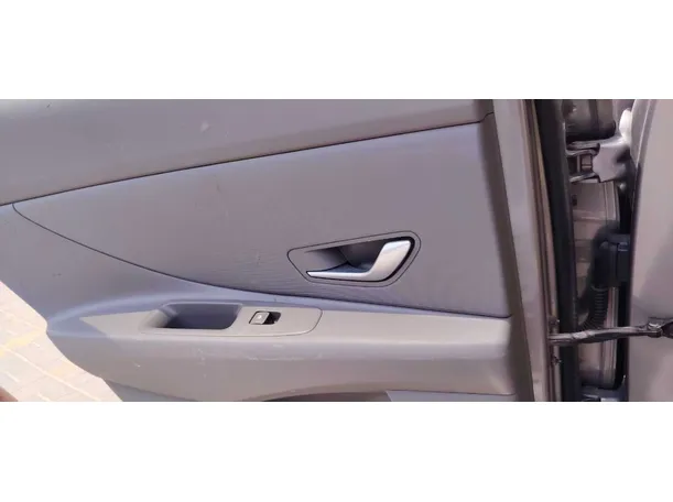 Car image 25