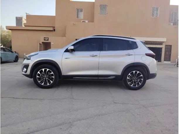 Car image 8