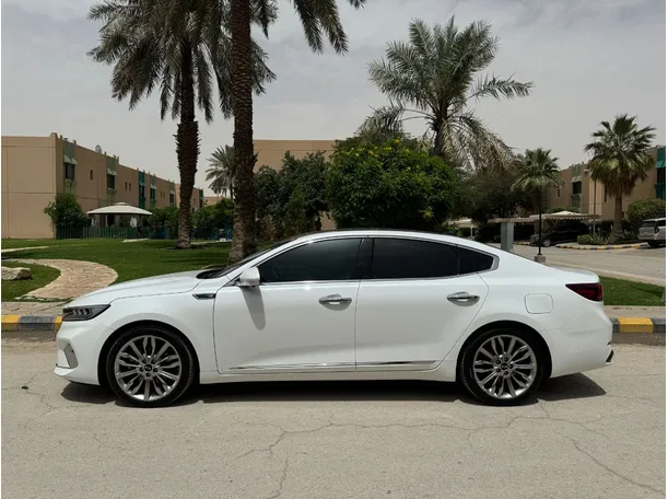Car image 8
