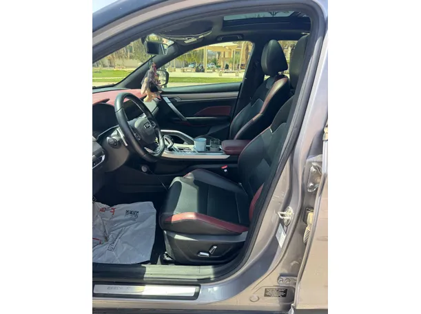 Car image 11