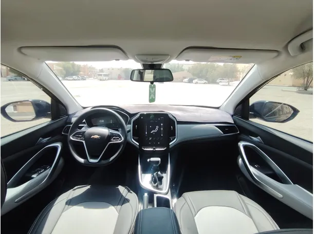 Car image 18