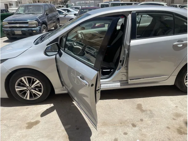 Car image 12