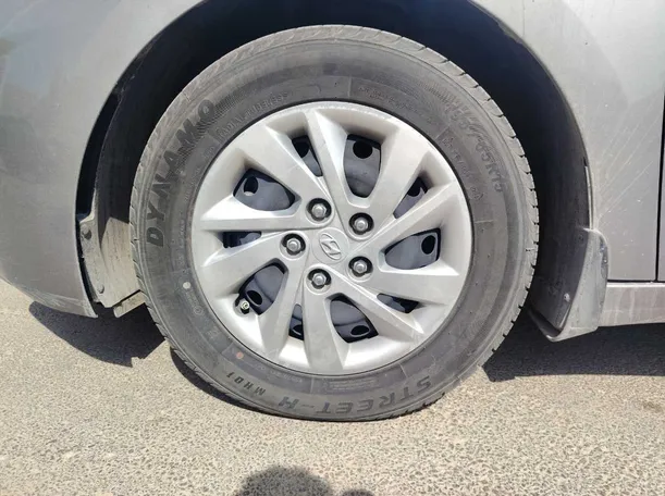 Car image 10