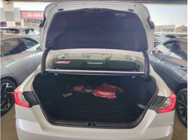Car image 30