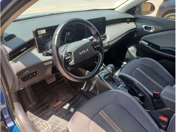 Car image 11