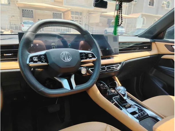 Car image 24