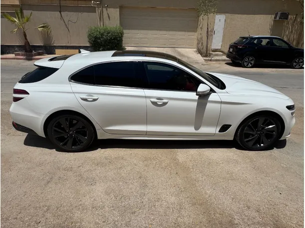 Car image 4