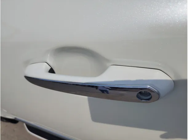 Car image 30