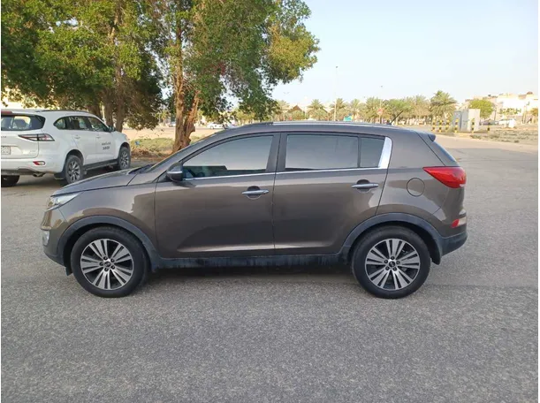 Car image 8
