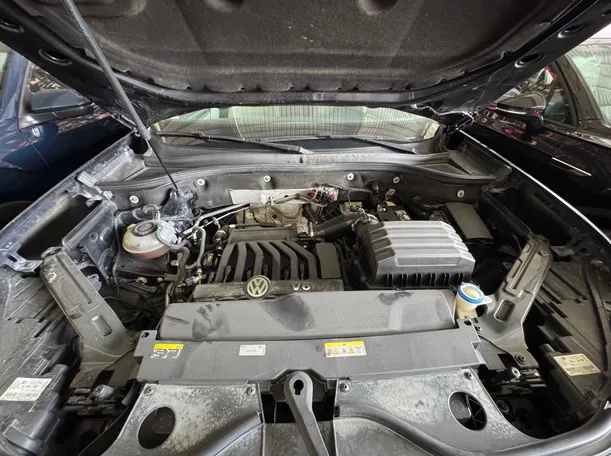 Car image 25