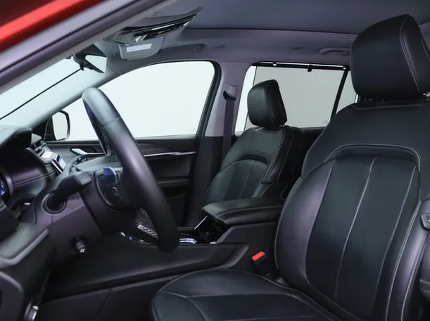 Car image 8
