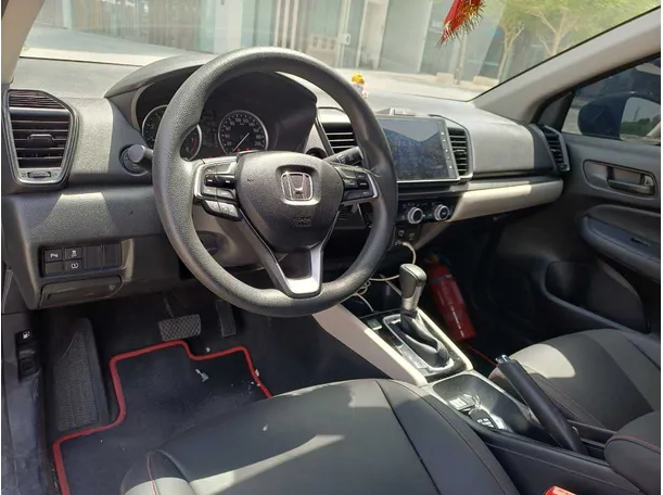 Car image 11
