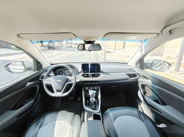 Car image 18