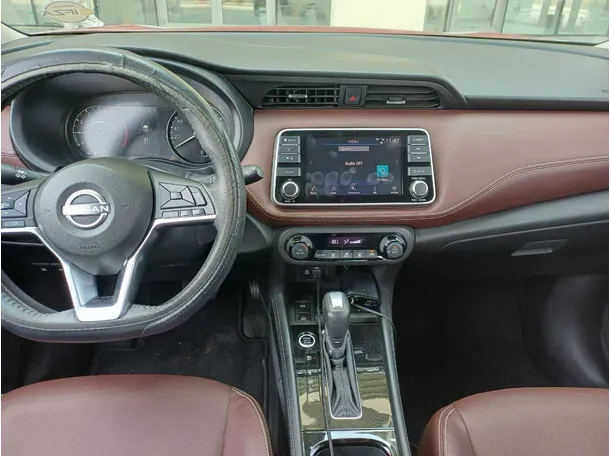 Car image 18