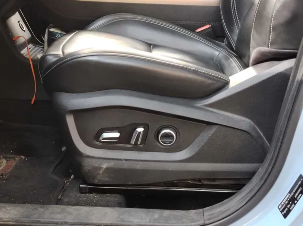Car image 28