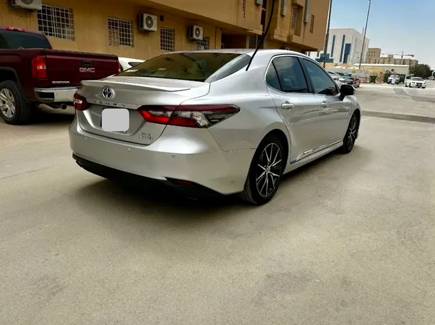 Car image 4