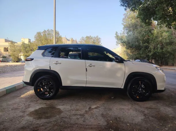 Car image 4