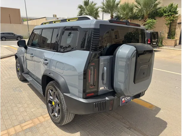 Car image 7