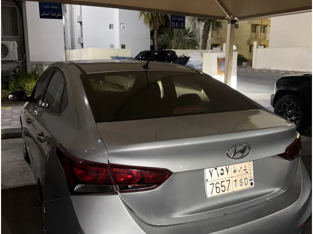 Car image 4