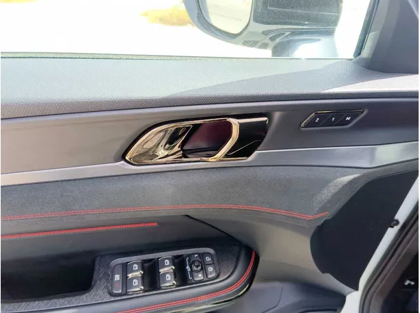 Car image 34