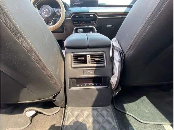 Car image 27