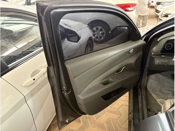 Car image 8