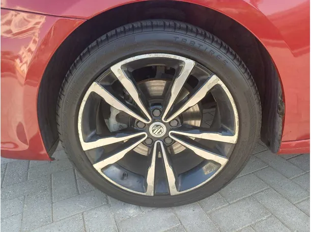 Car image 9